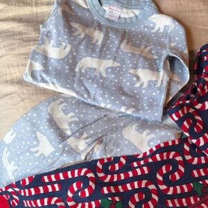 Hanna Andersson candy cane and polar bear winter theme pajamas 4T and 5T